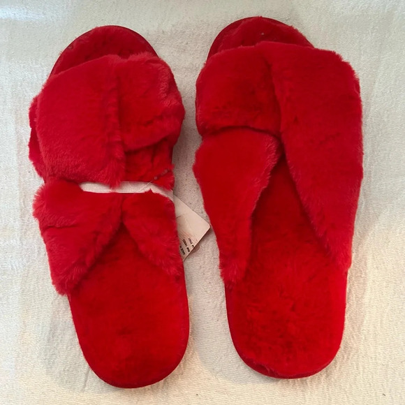 LOFT Slippers Size M 7/8 Fuzzy Faux Fur Slip On Shoes in Tango Red - Picture 1 of 5